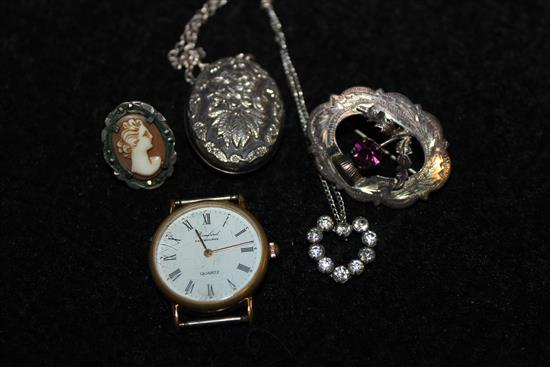 4 pieces of jewellery and a watch